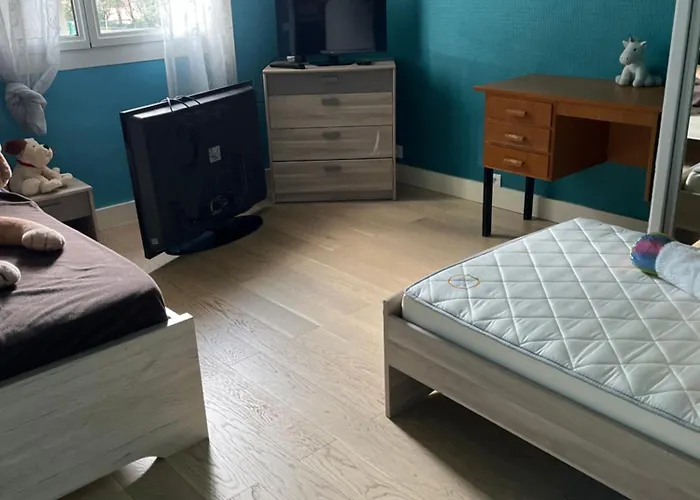 Agreables Au Calme Bed & Breakfast *